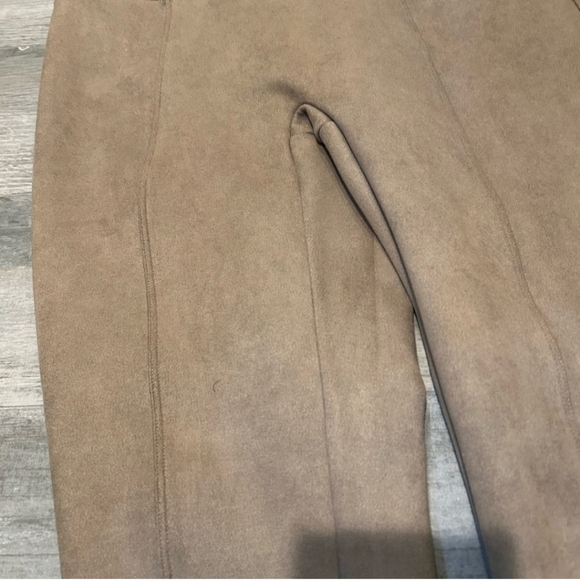 Spanx Faux Suede Leggings in Camel Size L - LIKE NEW - Picture 7 of 9